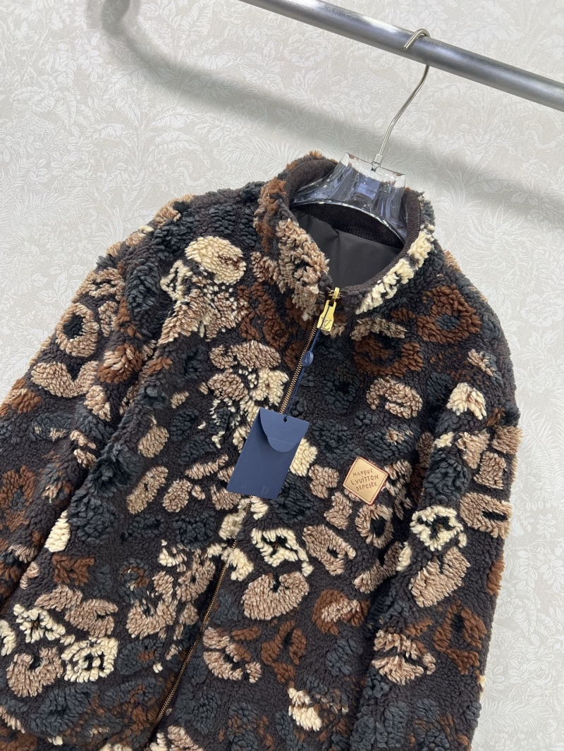 l0vis Vvtt0n outwear